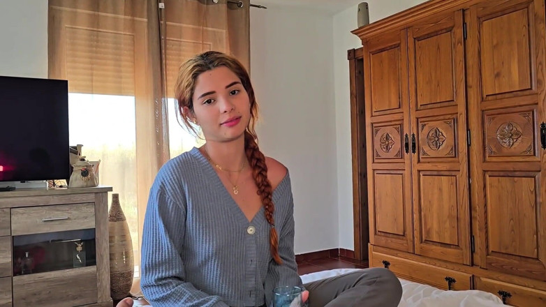 Labestiaylabella: Sein stiefvater behält vor seiner stieftochter ein geheimnis für einen...