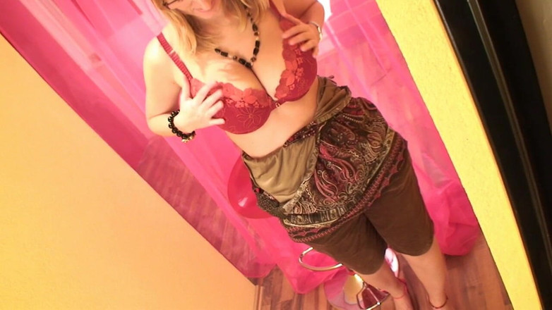 Only Big Melons: Nippel lecken
