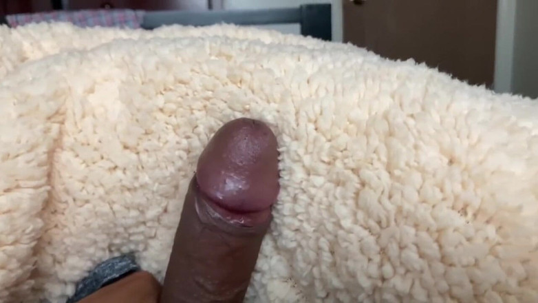 Xooshua (xblue18): 足を広げて、ビキニを押しのけてゆっくり入れたい