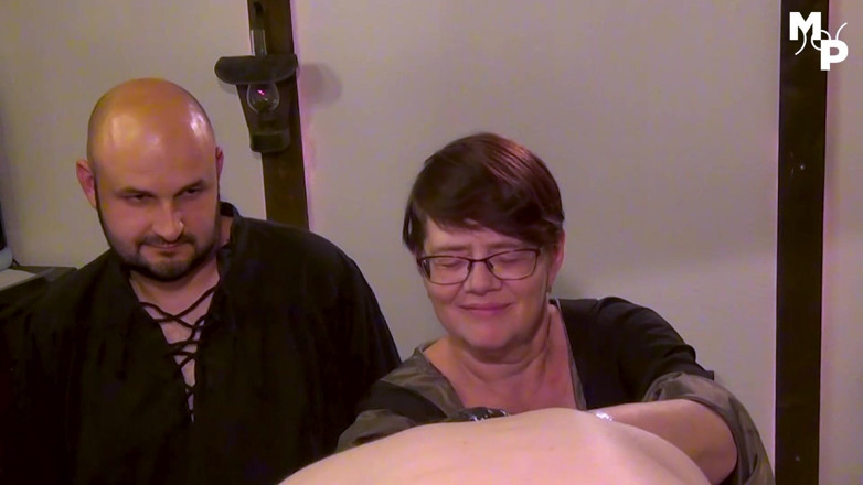 Schwester Sandra: Herrin sandra und marcus Pollack fisten ihre bi-sklaven