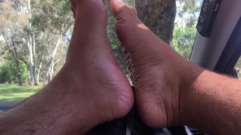 Manlyfoot: 在首都巡游最终被关在监狱里！- Manlyfoot Roadtrip - Ettamoga Pub