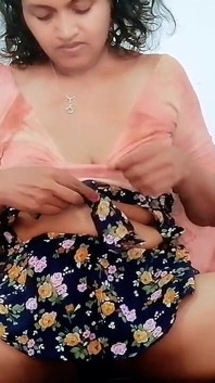 Adik tiri desi seksi saya berkata ya untuk saya merakam