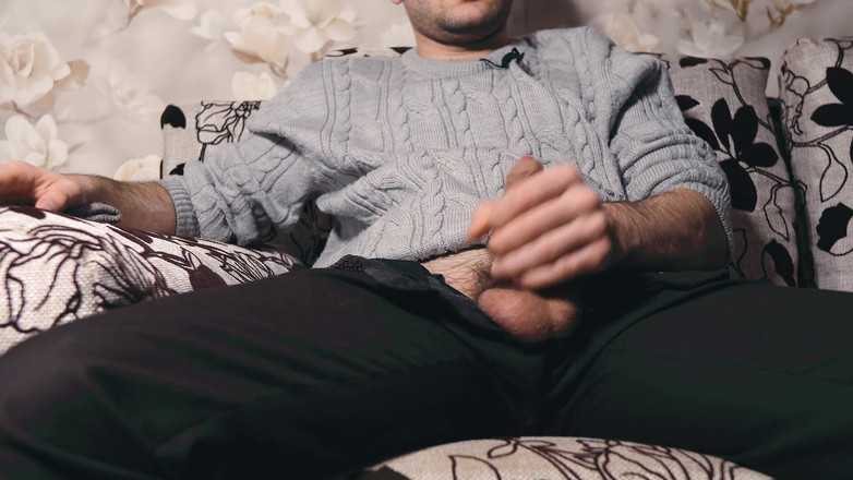 NoelDero: Pria itu menonton film porno dan masturbasi. Orgasme 4 kali dan...