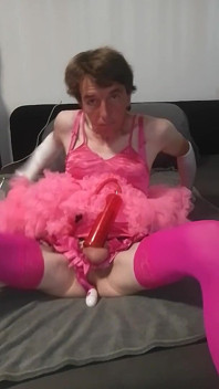 Lars Damberger Isst Sperma Eis, Fingert Sich, Schiebt Sich Einen Dildo Rein Und Benutz Penispumpe