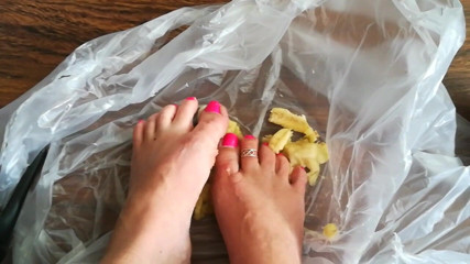 Lady Daniela -: My divine feet crush a banana