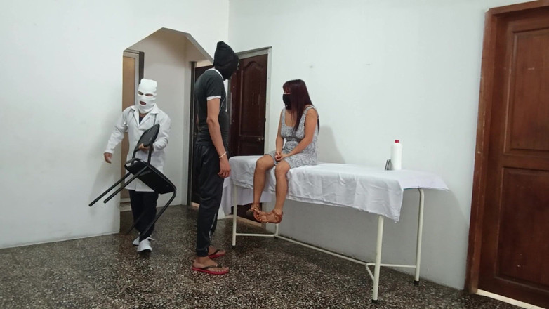 Goky: Podvádějící děvku ošuká její doktor