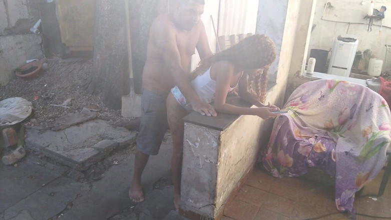 Bebes vagabundas: बालकनी पर पड़ोसी