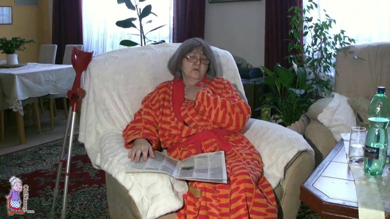 Aged Love: Old Nanny - Katerina Takes a Bath with the Help of...