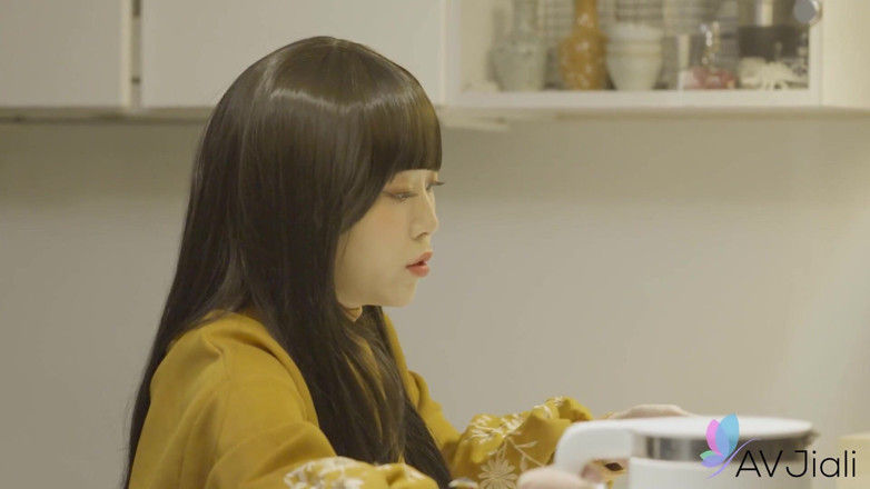 AV Jiali: Jiu Jiu Decides to Fuck Her Father-in-law