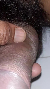 Peebathroom Desi Man svart stor kuk närbild