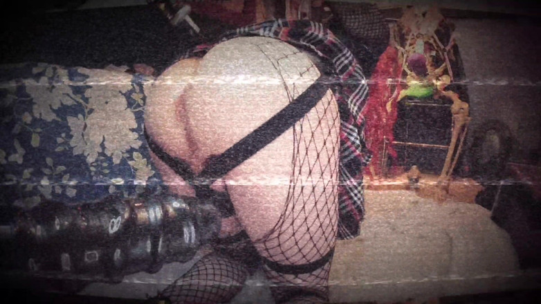 Tiffany Ciskiss: Götlü kız Tiffany Ciskiss kendi kendini sikiyor anal erotik bölüm 1