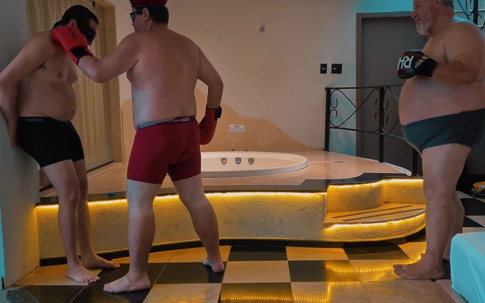 Combat and fetish: Doi uriași versus Un Jobber - lupta nedreptă (2x1)