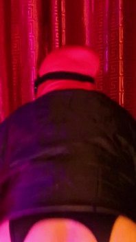 Dildo cavalgando, saltando e twerking 2