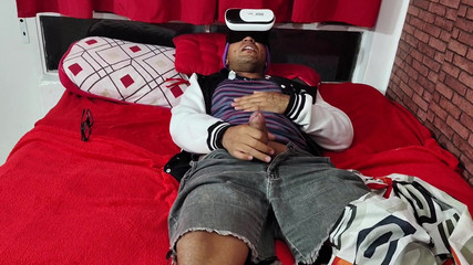 Tiffany Montavani: La belle-mère surprend son petit ami avec des lunettes virtuelles...