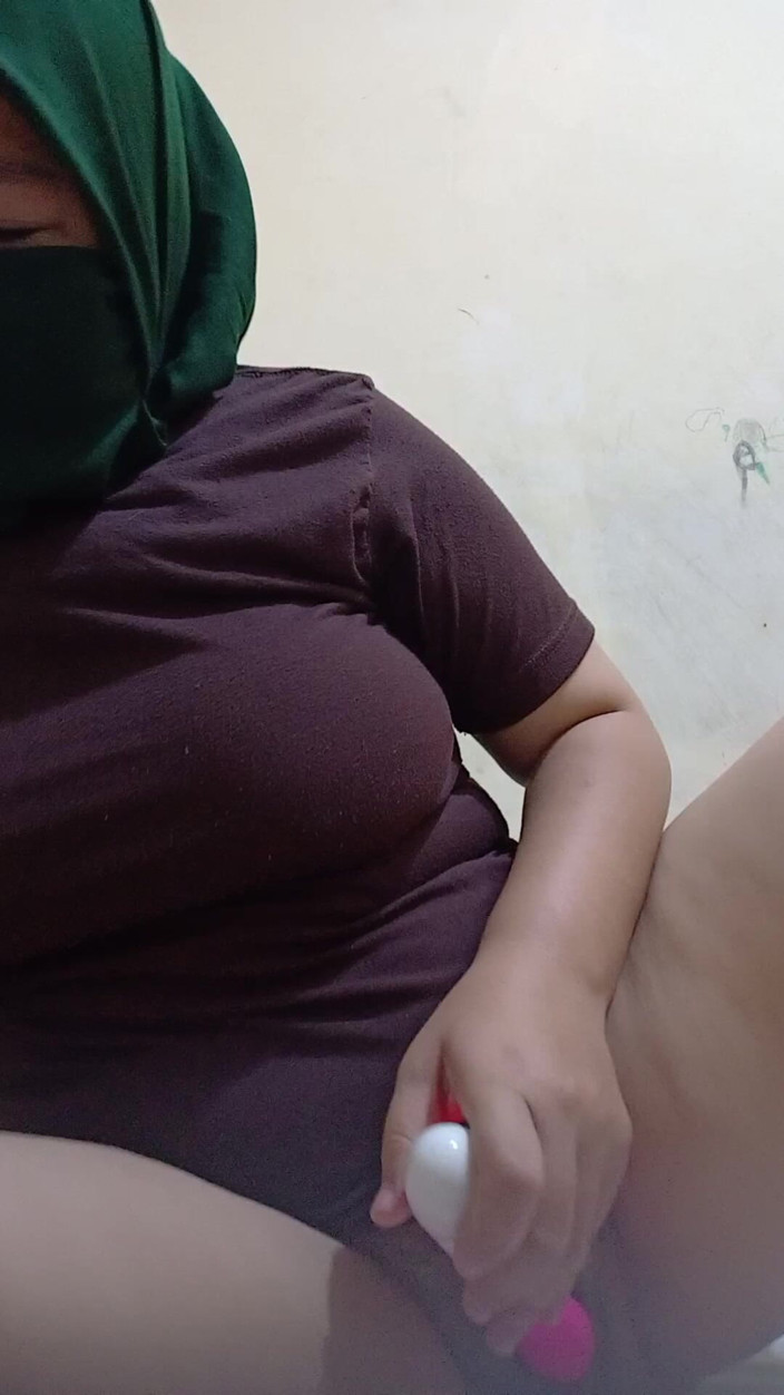 Vaginabig88: 豊満な膣の若い女性