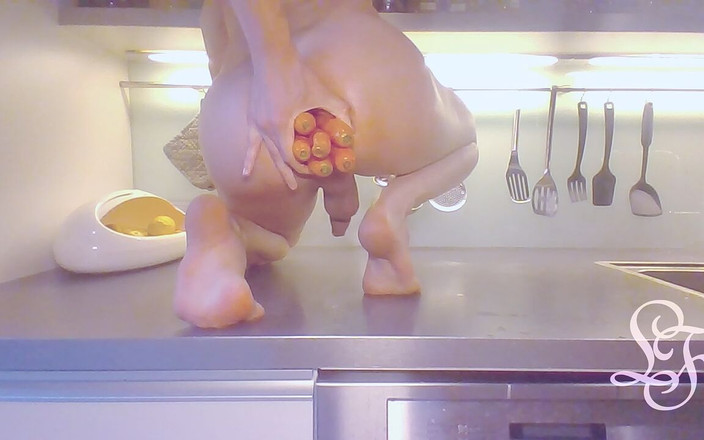 Lina Free: How Many Carrots Can This Bunny Fit in Her Ass?