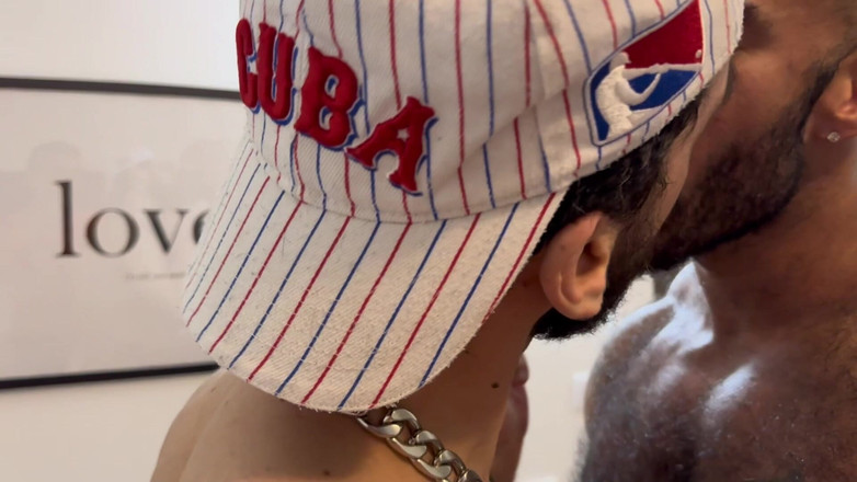 Melad Paris: Mengunjungi pantatnya