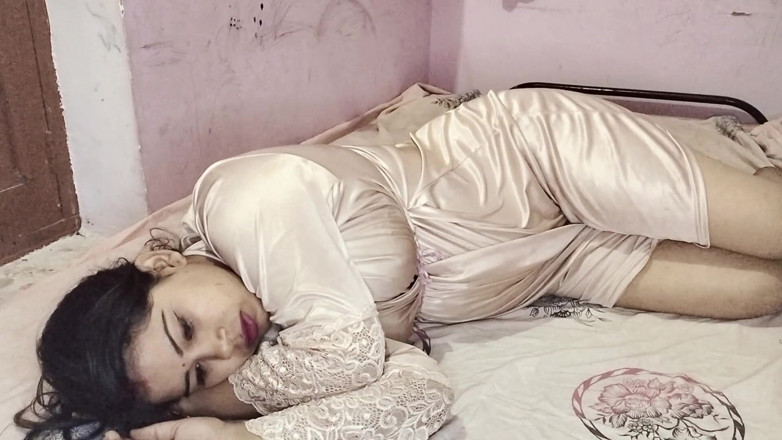 Sexy Girlfriend Girl: Hintli bahu gündüz yaşlı sasur ji tarafından sıkı amından sikiliyor (Hintçe...