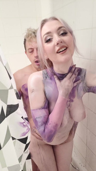 Nina Williams Usuwanie farby ciała i jebanie pod prysznicem