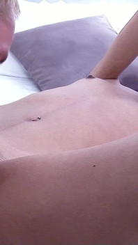 호텔에서 후장 따먹히는 아시아 마른 레이디보이 Mimi