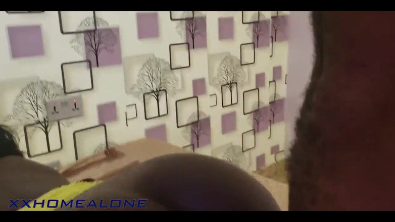 Home Alone: Ebenholz MILF stiefmutter hilfe stiefsohn