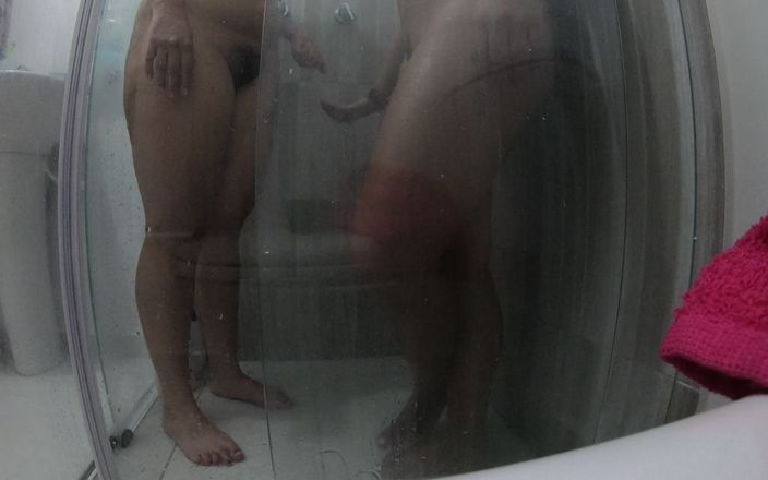 DiablaLatinaTour: 和哥伦比亚胖美女在淋浴时玩3P