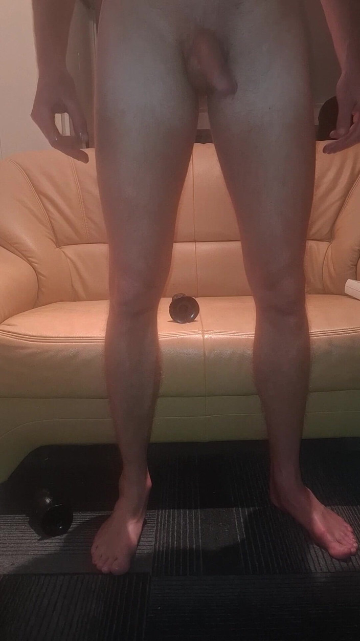 NoFace Twink X: Hot Gay Twink Noface Twink X älskar att rida sina enorma...