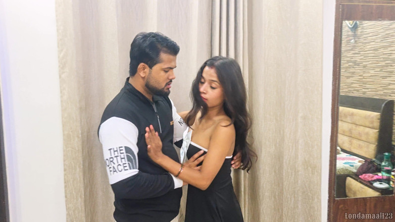 Londamaal123: Indian Desi Girlfriend Boyfriend Anniversary Fucking in Hotel on There...