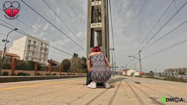 Candystart Videos: Thủ dâm mạo hiểm tại nhà ga xe lửa