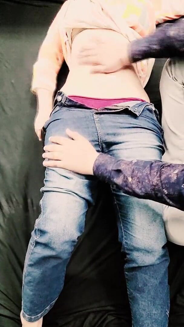 Vicky Thakur: Ragazza canadese massaggio caldo con ragazzo indiano