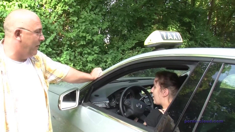 Porno Cloud: Taxi milf with helping hands.