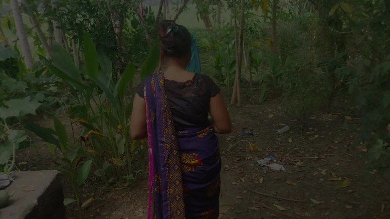 Pooja raniji: Pooja Bhabhi Outside Garden Hot Fucking Video