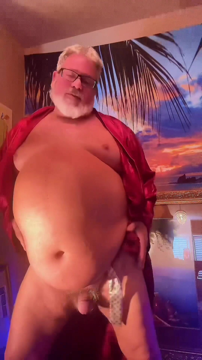 Hand-Free-Daddy-Chub: The Famous Naked Dancing Bear