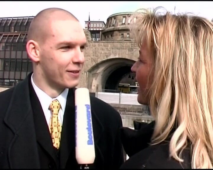 Deutsche Camgirls: Cewek pirang berkelas harus bermain dengan seorang pria di casting