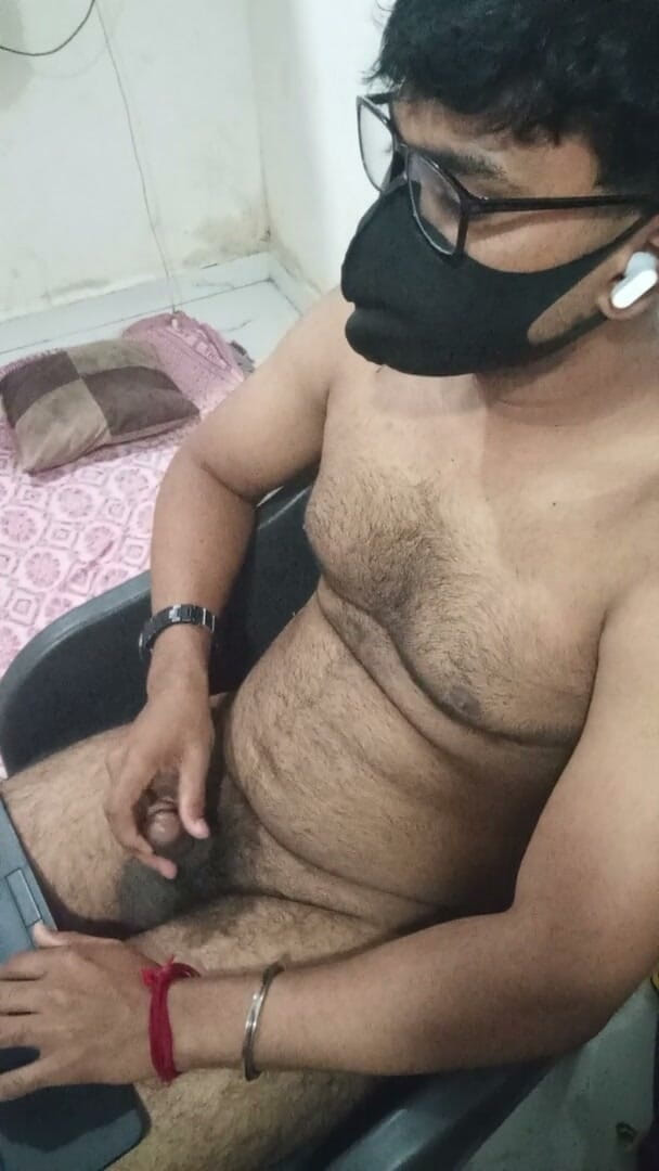 Asian321heart: De Indische maagdelijke jongen schudt zijn en trekt het water...
