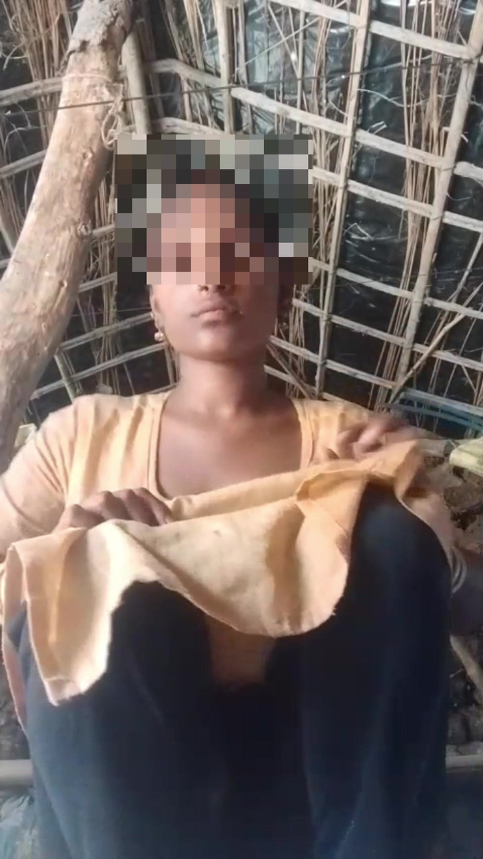 RJ NISHA: I grandi capezzoli e la figa diteggiata della ragazza del...