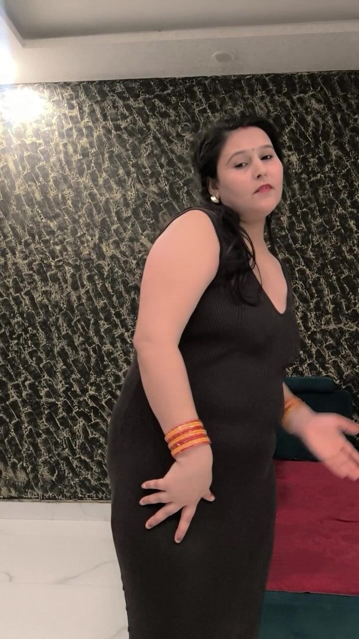 Puja555: Puja Bhabhi Si hraje s velkými prsy