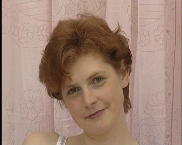 YOUR FIRST PORN: Anne urla con il dildo