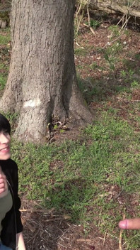 Elisa 18 e Bella X - boquete ao ar livre, masturbando e mijando na floresta
