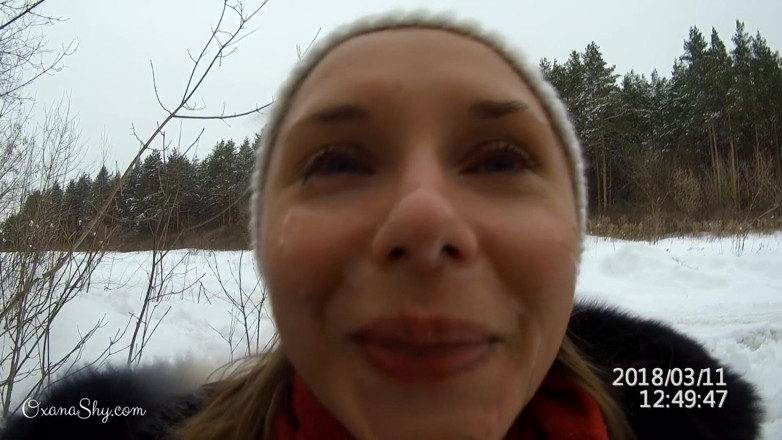 MILF Oxana: Plimbare cu spermă iarna