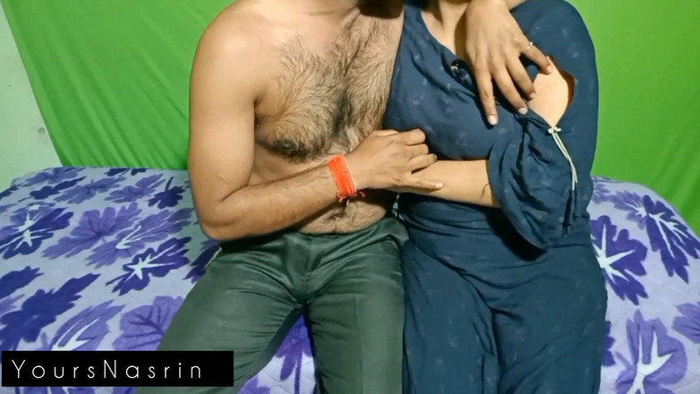 YoursNasrin: Шаловливую бхабхи трахнули ее дебором на кровати.