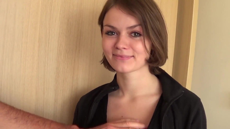 Lethal Teens: Roztomilá holka používá velký penis do zadku