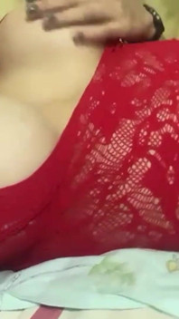 Latina in roten dessous neckt ihre muschi und fingert sich selbst - Fibromyalgie