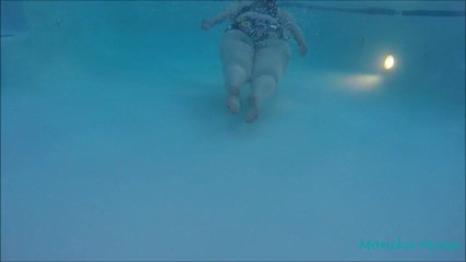 BBW Pleasures: SSBBW Corpo nadando (vista subaquática)
