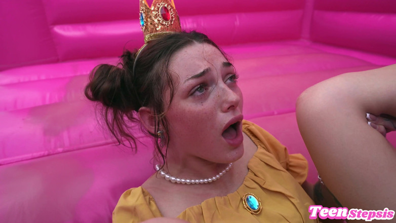 Teen StepSis: Luigi Fucks Princess Peach in the Bouncy Castle
