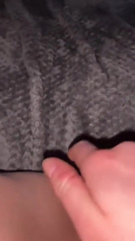 Poesje vingeren door een geile slet pov