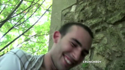 EXHIB BOYS: Futut de cel mai bun prieten al său în exhib wood