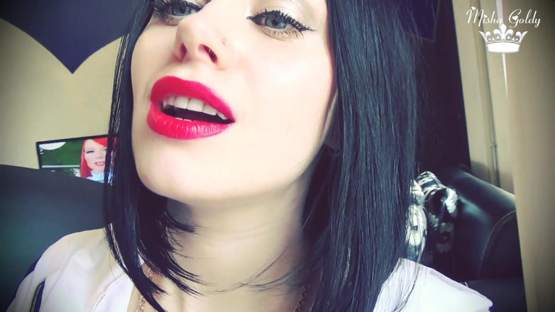 Goddess Misha Goldy: Svůdné červené rty škádlí