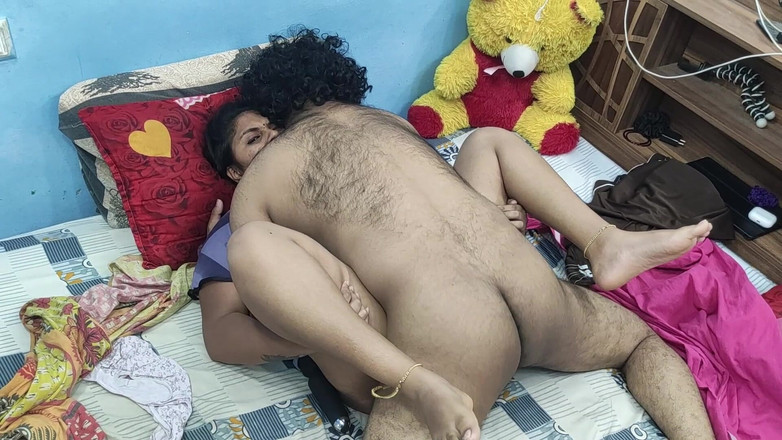 Vaigavarun45: 義理の妹と義理の兄弟、マンコ舐め、おっぱいをしゃぶって寝室でホットファックするホットロマンス