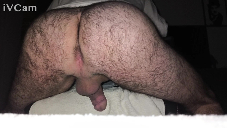 Cummyboy90: Il mio culo peloso e stretto è pronto per essere scopato.